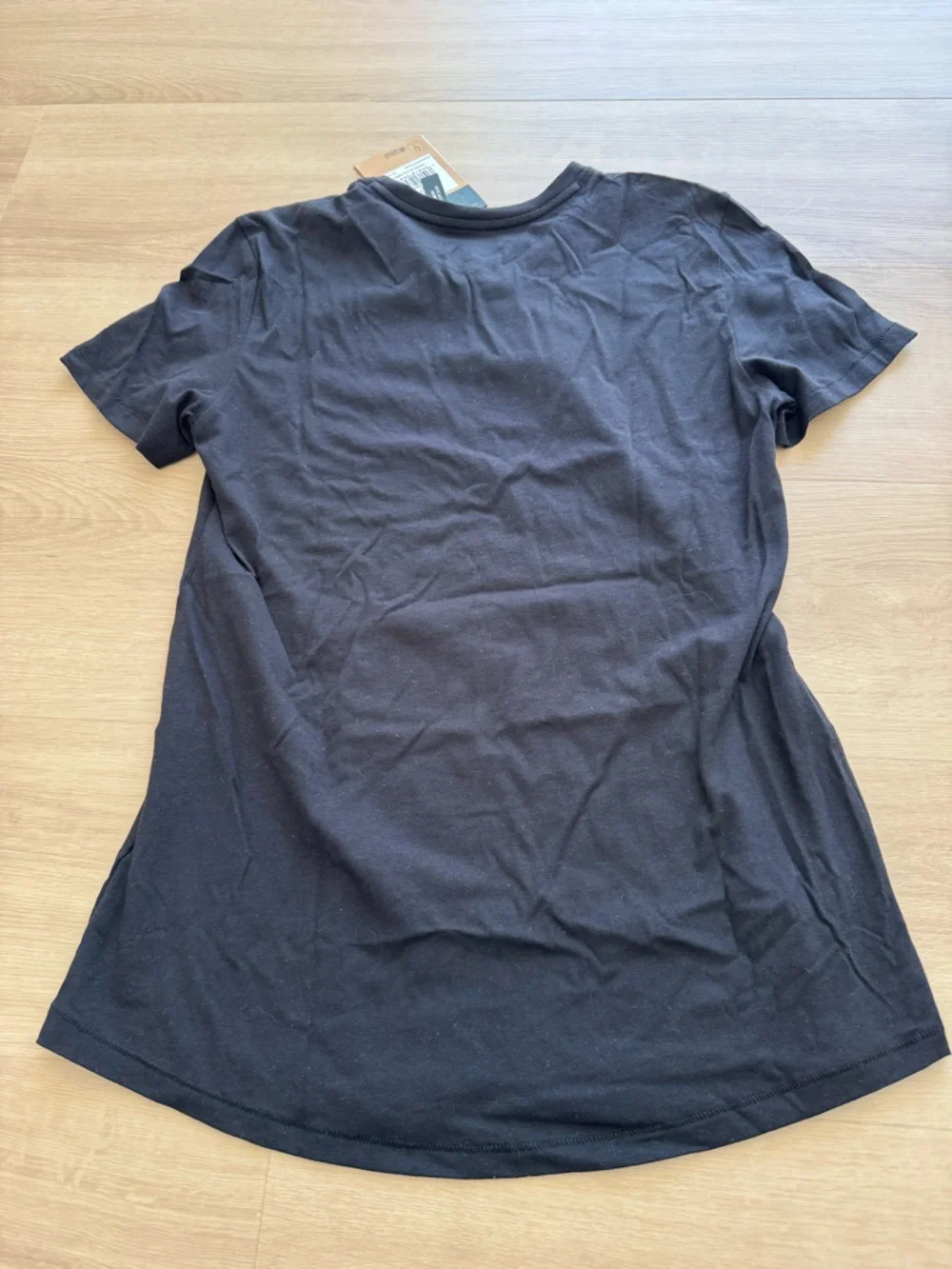 NWT The North Face Black Short Sleeve Crew Tee - Picture 4 of 4